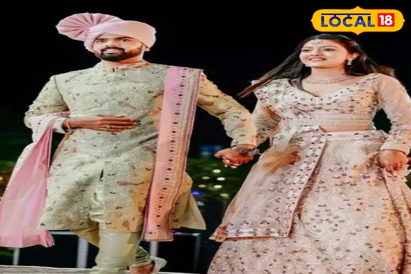 पति, नागार्जुन बी. गोड़ा, पहले से ही खंडवा जिले में जिला पंचायत के सीईओ के पद पर कार्यरत हैं। 