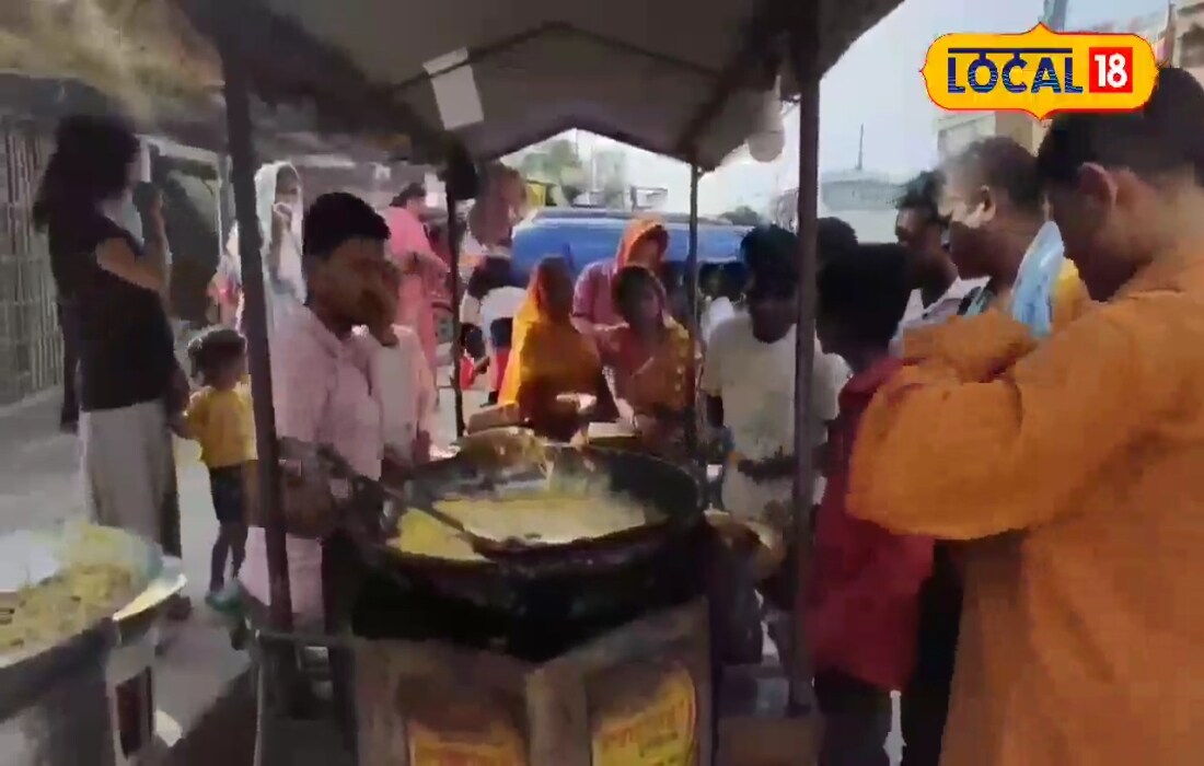छपरा की शान, ठेले पर चलने वाली पकोड़े की ये दुकान, 35 साल से वही स्वाद...