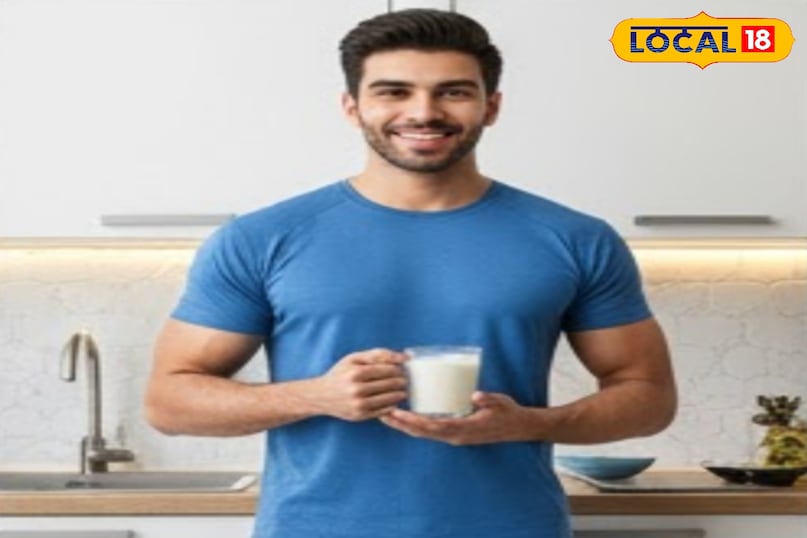 लौंग और दूध का संयोजन शरीर की इम्युनिटी पावर को बढ़ाने में शानदार भूमिका निभाता है. लौंग में पाए जाने वाले एंटी-वायरल और एंटी-बैक्टीरियल तत्व शरीर को हानिकारक जीवाणुओं से बचाते हैं. दूध में मौजूद प्रोटीन और विटामिन्स शरीर की कोशिकाओं को पोषण देते हैं. यह मिश्रण रोजाना पीने से मौसमी बीमारियाँ, थकान और संक्रमण से शरीर की रक्षा होती है. बदलते मौसम या प्रदूषण के समय यह पेय आपकी सेहत का ढाल बन जाता है. मजबूत इम्यून सिस्टम लंबी उम्र और ऊर्जावान जीवन की कुंजी है.