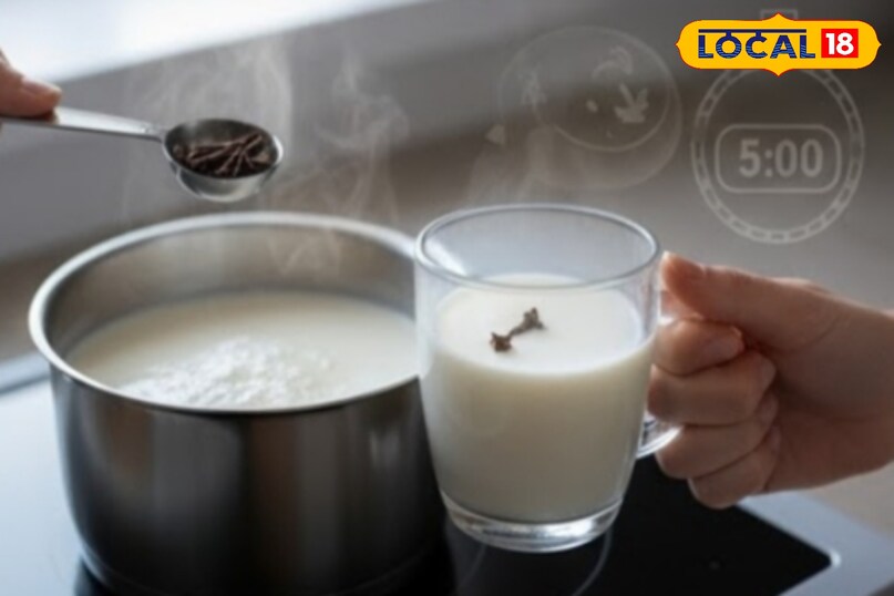 अगर आप बार-बार सर्दी-खांसी से परेशान रहते हैं, तो लौंग वाला दूध आपका कारगर घरेलू इलाज हो सकता है. लौंग में मौजूद एंटी-इंफ्लेमेटरी गुण गले की खराश और बलगम को कम करते हैं. एक गिलास गर्म दूध में दो लौंग डालकर उबाल लें और सोने से पहले धीरे-धीरे पिएं. यह मिश्रण गले को आराम देता है, नाक की जकड़न खोलता है और शरीर को गर्म रखता है. नियमित सेवन से मौसमी फ्लू और वायरल संक्रमण से बचाव होता है. बच्चों और बुजुर्गों के लिए यह उपाय पूरी तरह सुरक्षित और असरदार माना जाता है.