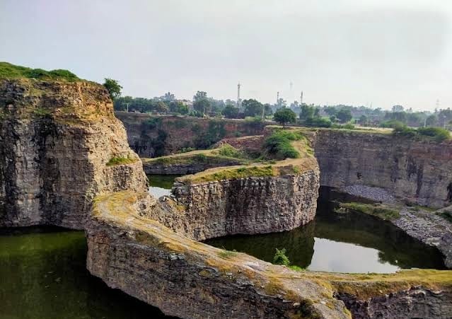 बिहार का KGF...झीलों और चट्टानों के बीच रोमांचक सफर, देखें Photos