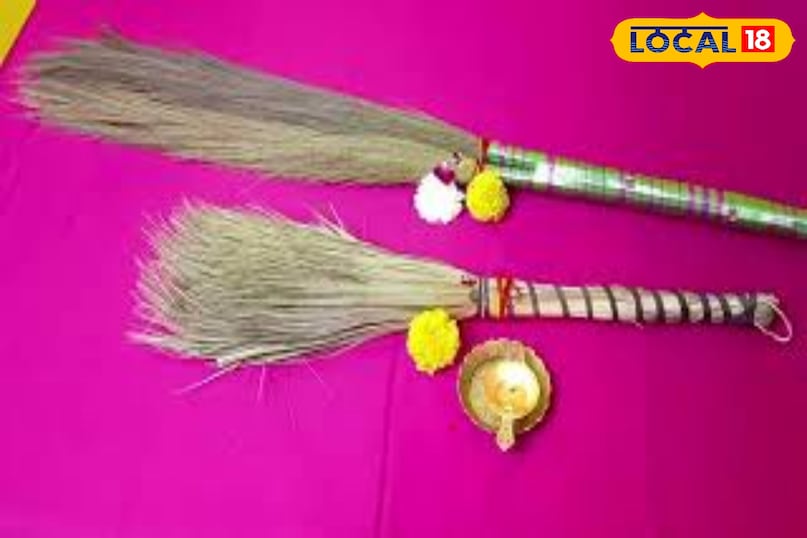 सिर्फ सफाई नहीं, भाग्य बदल सकती है झाड़ू! धनतेरस पर जानें सही समय और तरीका... सिर्फ सफाई नहीं, भाग्य बदल सकती है झाड़ू! धनतेरस पर जानें सही समय और तरीका...