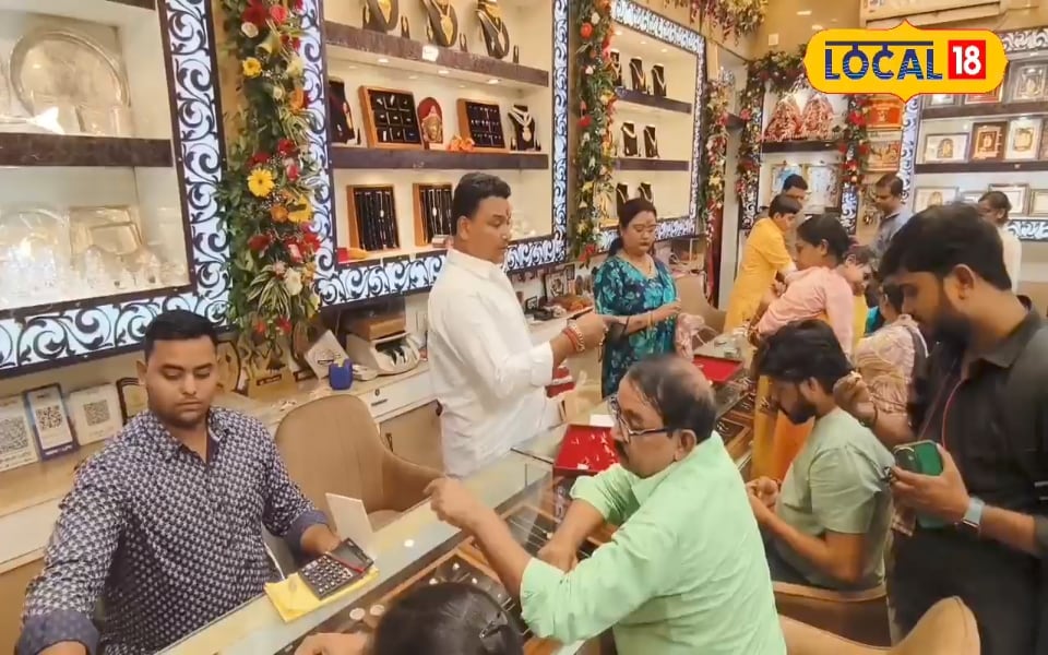 धनतेरस पर लोगों ने सिर्फ परंपरा निभाई, सोना-चांदी खरीदने से बचे