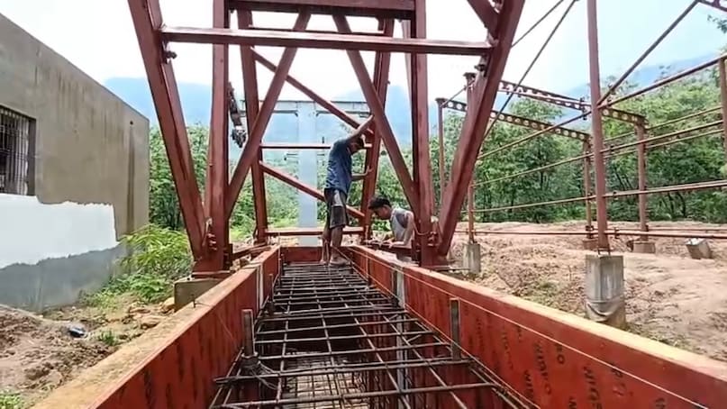 सिर्फ रोपवे ही नहीं बल्कि रोहतासगढ़ किले तक पहुँचने के लिए नई सड़क निर्माण कार्य भी जारी है। सिर्फ रोपवे ही नहीं बल्कि रोहतासगढ़ किले तक पहुँचने के लिए नई सड़क निर्माण कार्य भी जारी है।