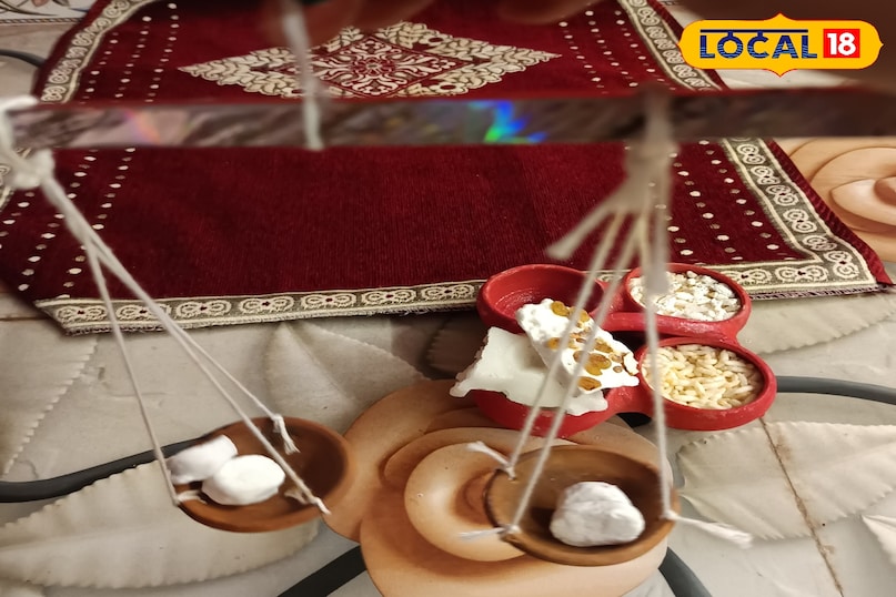 मिट्टी के दिए के तराजू का खेल मिट्टी के दिए के तराजू का खेल