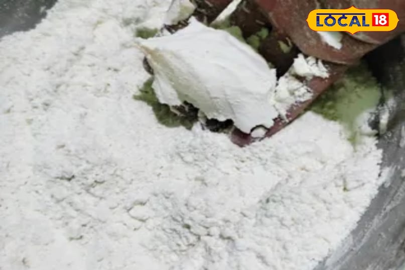 फिर मैदे का डो त्यार कर ले और अलग अलग बर्तन मे रख ले फिर मैदे का डो त्यार कर ले और अलग अलग बर्तन मे रख ले