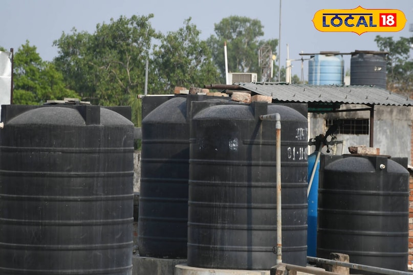 घरेलू पानी की टंकी को साफ करने के और भी कई उपाय हैं. इसमें आप को सिरका का घोल बनाना पड़ेगा और इसके बाद उसी घोल को पानी की टंकी के अंदर डालकर 5 मिनट तक छोड़ दे.सिरका का खट्टापन टंकी चिपचिपापन को दूर करने के साथ साथ टंकी एक दम साफ कर देगा.