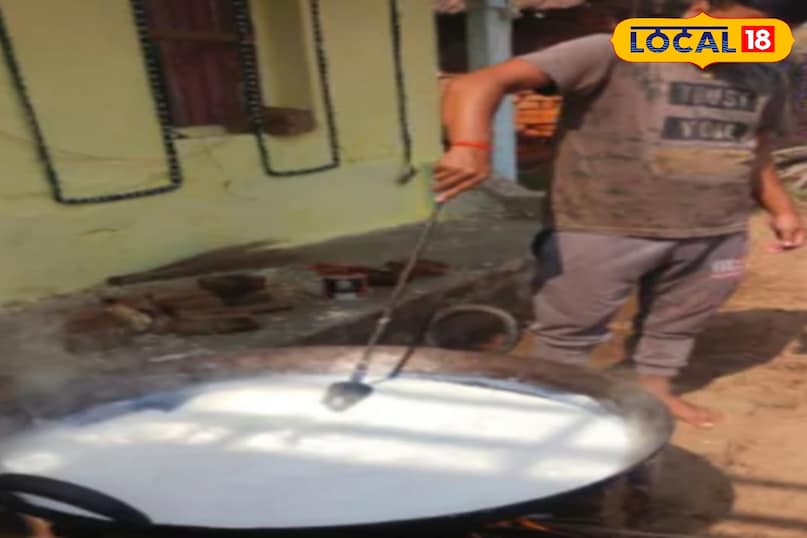 सबसे पहले चावल धो कर रख ले फिर दूध उबाले सबसे पहले चावल धो कर रख ले फिर दूध उबाले