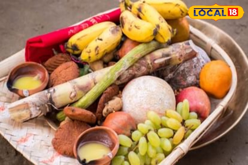 पारंपरिक सामान की खरीदारी के लिए मुख्य बाजार छठ पूजा के लिए जिन चीजों की सबसे ज्यादा जरूरत होती है जैसे बांस की टोकरी यानी सूप , मिट्टी के बर्तन, गन्ना, नारियल, केला, सिंघाड़ा, ईख, सुथनी फल, हल्दी-अदरख आदि, उनके लिए आप हैदराबाद निम्नलिखित बाजारों में जा सकते हैं  पारंपरिक सामान की खरीदारी के लिए मुख्य बाजार छठ पूजा के लिए जिन चीजों की सबसे ज्यादा जरूरत होती है जैसे बांस की टोकरी यानी सूप , मिट्टी के बर्तन, गन्ना, नारियल, केला, सिंघाड़ा, ईख, सुथनी फल, हल्दी-अदरख आदि, उनके लिए आप हैदराबाद निम्नलिखित बाजारों में जा सकते हैं