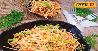 आलू-प्याज-टमाटर वाली चाऊमीन.