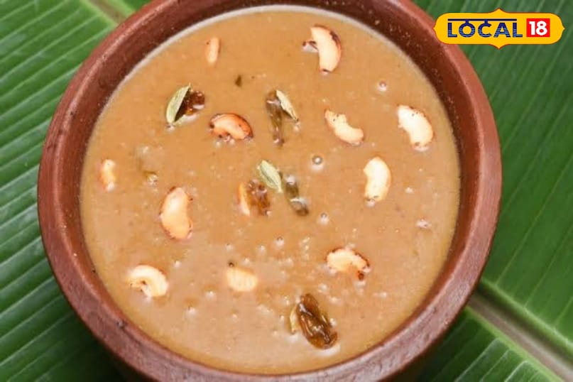 गुड़ की खीर चावल की खीर का यह रूपांतर अपनी देसी मिठास के लिए जाना जाता है। गुड़ इसमें एक अलग ही गहराई और कैरमल जैसा स्वाद भर देता है, जो इसे सामान्य खीर से हटकर बनाता है। चावल को दूध में नरम और खीर गाढ़ी होने तक पकाएँ। एक अलग बर्तन में थोड़े से पानी के साथ गुड़ को पिघलाएँ और चाशनी को छानकर अशुद्धियाँ अलग कर लें। यह गुड़ की चाशनी पकी हुई खीर में मिला दें और हल्के हाथ से चलाएँ। इसे गरमा-गरम परोसें और ऊपर से घी में भुने मेवे डालकर सजाएँ। गुड़ की खीर चावल की खीर का यह रूपांतर अपनी देसी मिठास के लिए जाना जाता है। गुड़ इसमें एक अलग ही गहराई और कैरमल जैसा स्वाद भर देता है, जो इसे सामान्य खीर से हटकर बनाता है। चावल को दूध में नरम और खीर गाढ़ी होने तक पकाएँ। एक अलग बर्तन में थोड़े से पानी के साथ गुड़ को पिघलाएँ और चाशनी को छानकर अशुद्धियाँ अलग कर लें। यह गुड़ की चाशनी पकी हुई खीर में मिला दें और हल्के हाथ से चलाएँ। इसे गरमा-गरम परोसें और ऊपर से घी में भुने मेवे डालकर सजाएँ।