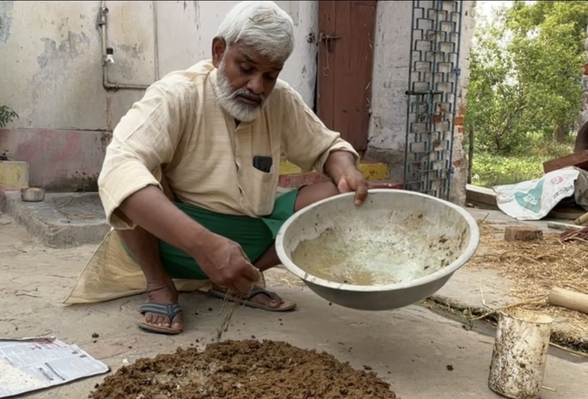 किसान हो तो लाल बाबू जैसा... गोबर से बनाई अनोखी खाद, DAP को छोड़ा पीछे