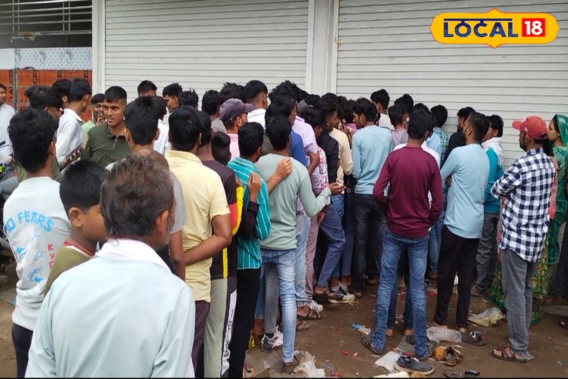 सस्ते कपड़े मॉल बाजार सस्ते कपड़े मॉल बाजार