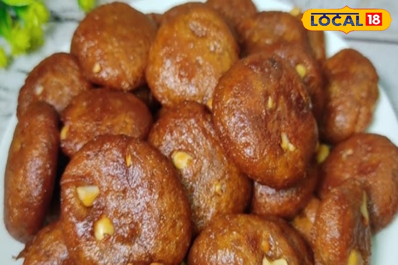 झारखण्ड मे इस पकवान को गुड़ का पीठा या अरसा बोला जाता है. झारखण्ड मे इस पकवान को गुड़ का पीठा या अरसा बोला जाता है.