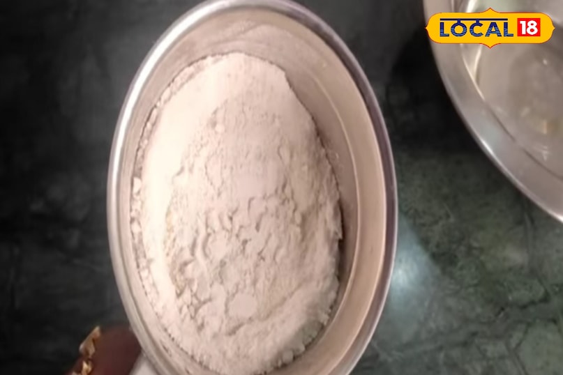 जब अरवा चावल सुख जाये मिक्सी मे पिस ले  जब अरवा चावल सुख जाये मिक्सी मे पिस ले