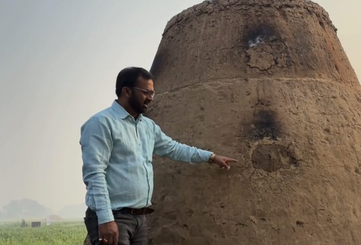 आग लगाकर वैज्ञानिक बना रहे हैं ऐसी खाद, किसानों के लिए बनी वरदान