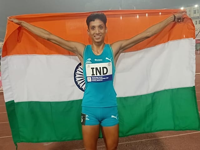 कर्ज लेकर दिलाई ट्रेनिंग, ट्रक ड्राइवर की बेटी ने जीता गोल्ड! कर्ज लेकर दिलाई ट्रेनिंग, ट्रक ड्राइवर की बेटी ने जीता गोल्ड!