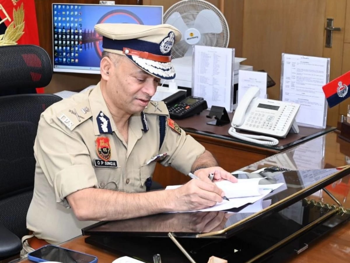 जब फरियादी बनकर थाने पहुंचे डीजीपी ओ.पी सिंह! टॉप कॉप ने खुद टेस्ट किया  पूरा सिस्टम - Haryana News
