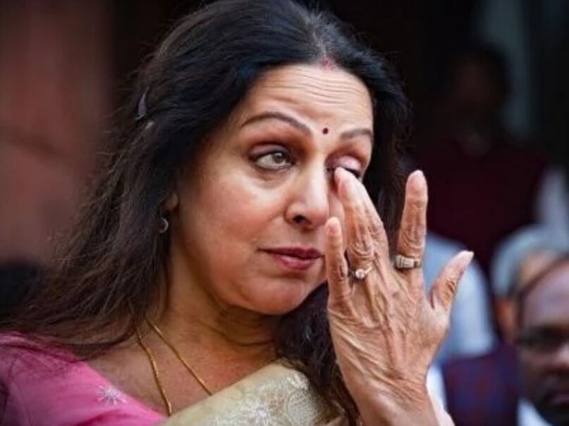 Hema Malini, Hema Malini News, Dharmendra, when Hema Malini called first lady of second marriages, first lady of second marriages, bitter truth of Dharmendra-Hemas love story, Hema Malini biography, हेमा मालिनी, धर्मेंद्र, हेमा मालिनी को लगा 'दूसरी औरत' का तमगा 