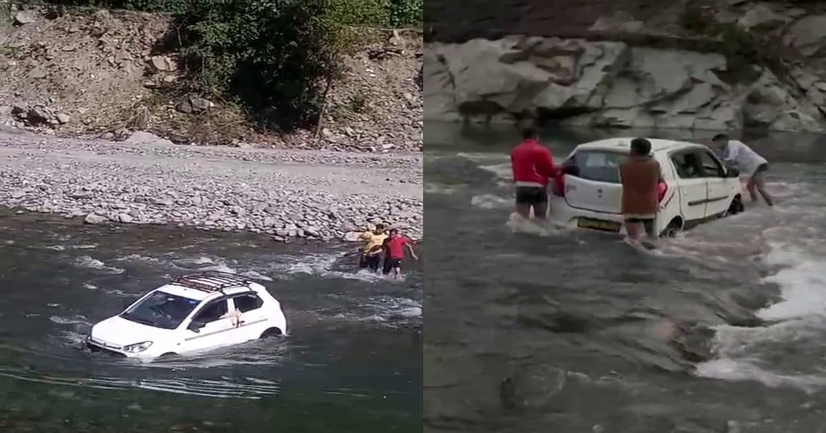 ये नाव नहीं...ऑल्टो कार है! न पुल बचा और ना ही सड़क, उतराकर पार हो रही गाड़ियां