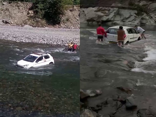 ये नाव नहीं...ऑल्टो कार है! न पुल बचा और ना ही सड़क, उतराकर पार हो रही गाड़ियां ये नाव नहीं...ऑल्टो कार है! न पुल बचा और ना ही सड़क, उतराकर पार हो रही गाड़ियां