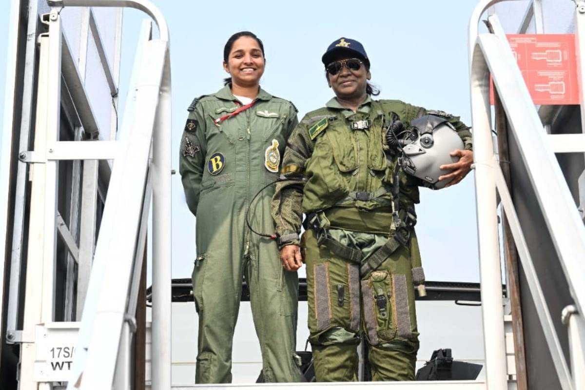 राष्ट्रपति संग दिखीं स्क्वाड्रन लीडर शिवांगी पाकिस्तान का झूठ हुआ बेनकाब