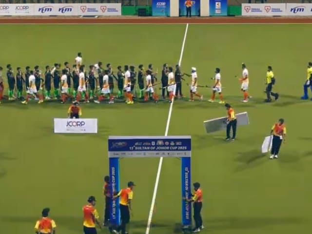 भारत-पाक में खत्‍म हुआ हैंडशेक विवाद, हॉकी के मैदान पर टीमों ने मिलाया हाथ