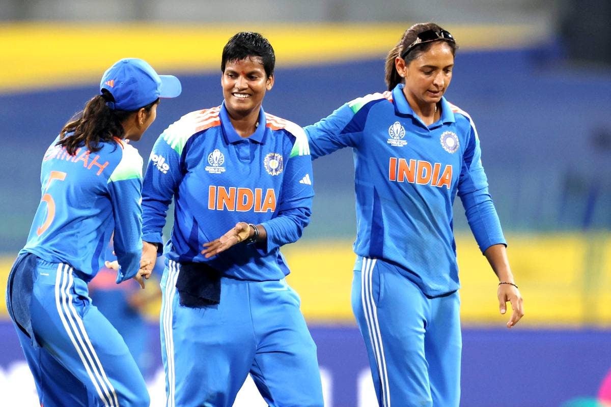 दीप्ति-क्रांति की आंधी में ढह गई PAK टीम, भारत की बेटियों ने लहराया परचम