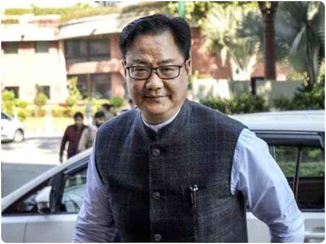 उमर अब्दुल्ला की किस मांग के बारे में पूछे जाने पर रिजिजू ने नहीं दिया जवाब उमर अब्दुल्ला की किस मांग के बारे में पूछे जाने पर रिजिजू ने नहीं दिया जवाब