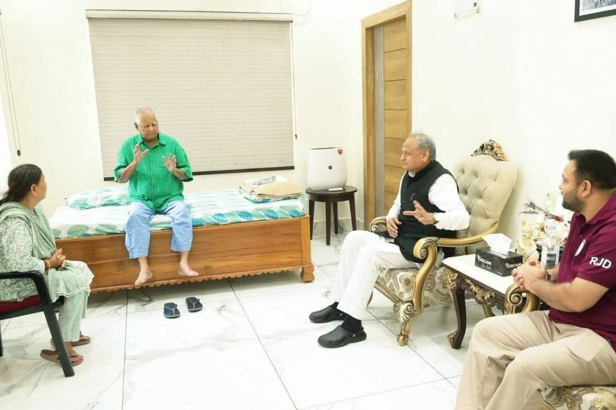 महागठबंधन में 'महा-ड्रामा' खत्म? अशोक गहलोत ने लालू से मिलकर दिया ये बड़ा बयान