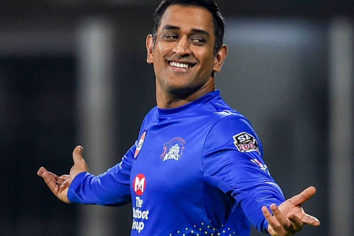 धोनी बने पायलट, लेकिन नहीं उड़ा पाएंगे विमान, फिर क्‍यों दी गई डिग्री?