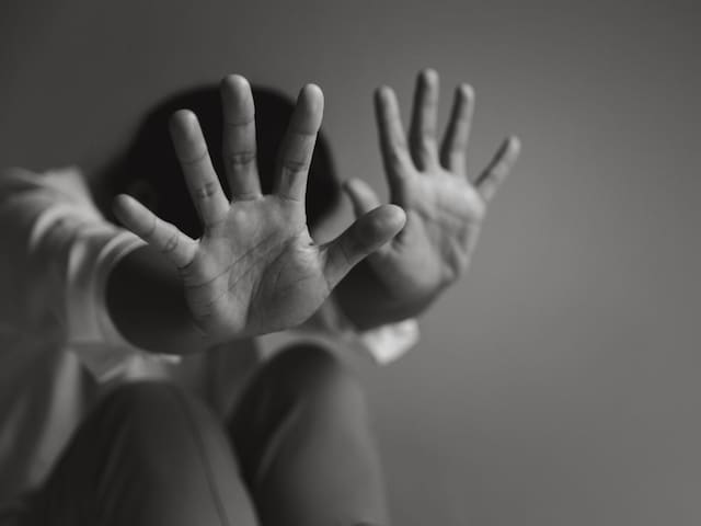 छात्रा को घर लेकर गया प्रिंसिपल, कहा- हम बस पढ़ाई की बातें करेंगे… फिर किया ऐसी हरकत, सीधा पहुंच गया जेल!