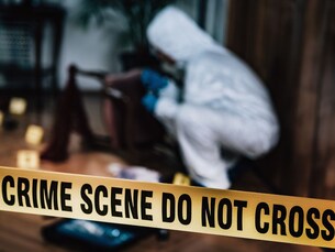 सिक्योरिटी गार्ड से हुआ विवाद, कुल्हाड़ी से हमला कर की हत्या, फिर थाने में....