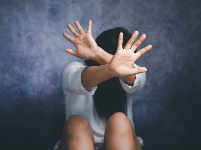 घूम गई जांच की सुई, ठनका सबका माथा, पीड़िता के बयान से पलटा खेल घूम गई जांच की सुई, ठनका सबका माथा, पीड़िता के बयान से पलटा खेल