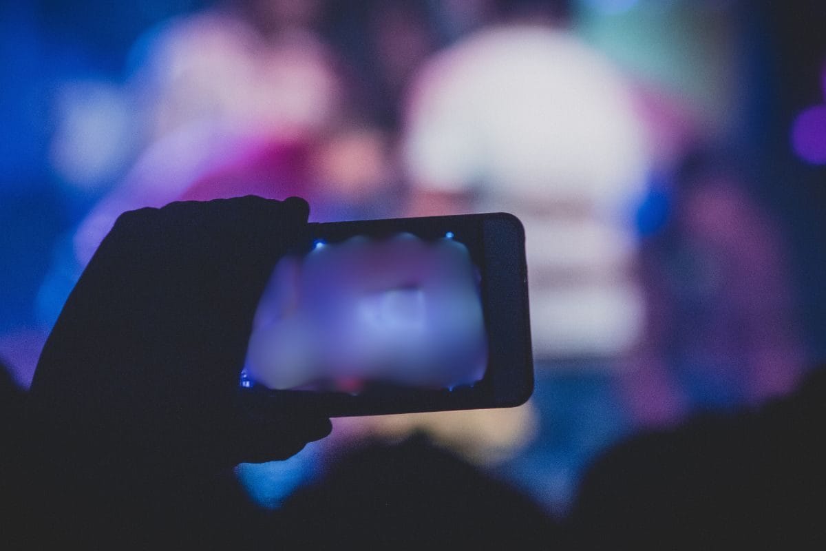 पति कर रहा था रेप, पत्नी बना रही थी वीडियो, फिर दोनों मिलकर पीड़िता से ऐंठे...