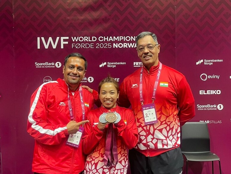 Year-Ender 2025, Mirabai Chanu, Year Ender, Indian Weightlifting, Indian Weightlifters dope, india Weightlifting doping, india doping record, Mirabai Chanu silve world championship, Mirabai Chanu weightlifter india, मीराबाई चानू, वेटलिफ्टर भारत डोप, डोपिंग, मीराबाई चानू वेटलिफ्टिंग