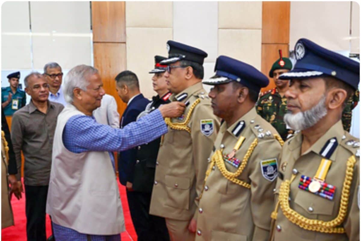 ISI की कठपुतली बने यूनुस बांग्लादेश में ईरान जैसी सेना भारत को कितना खतरा