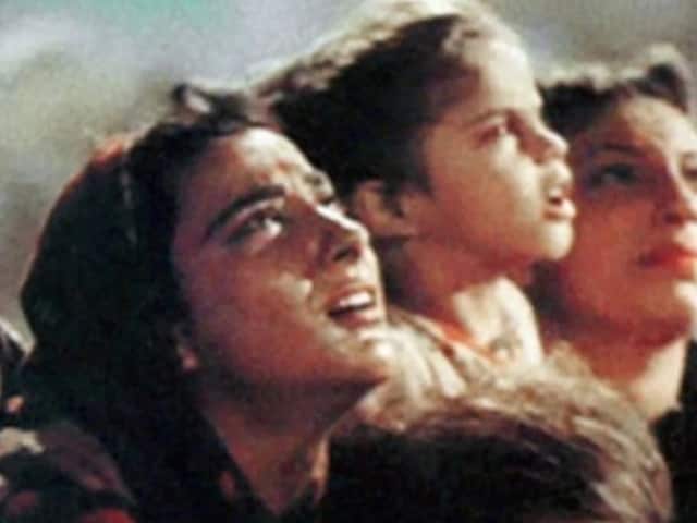 The hero died in the beginning of the 1957 film, yet Kashmiri Pandit became a superstar. The hero died in the beginning of the 1957 film, yet Kashmiri Pandit became a superstar.