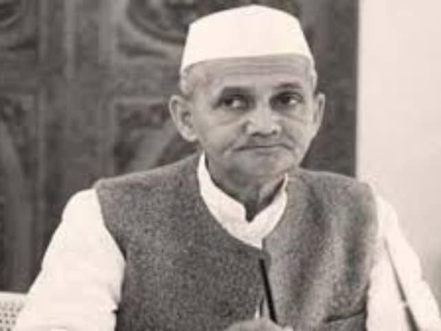 कमरे में गए, एक घूंट दूध पिया, और फिर... उस रात शास्त्री जी के साथ क्या हुआ?