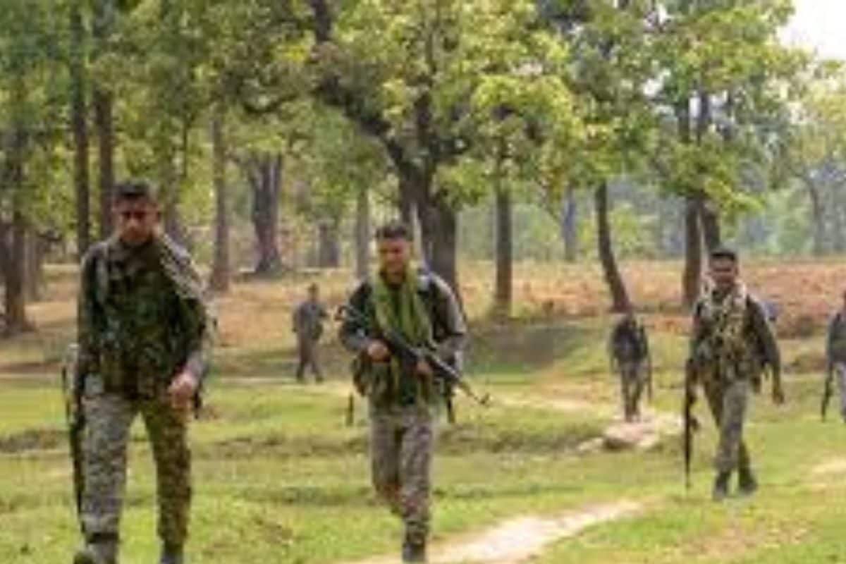 छह दशक बाद फीका होता लाल रंग क्यों कमजोर पड़ रहा है माओवादी आंदोलन 