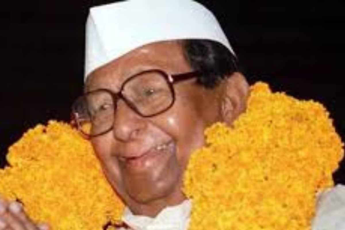 क्या वाकई कांग्रेस अध्यक्ष सीताराम केसरी की धोती खींची गई और अपमानित किया गया