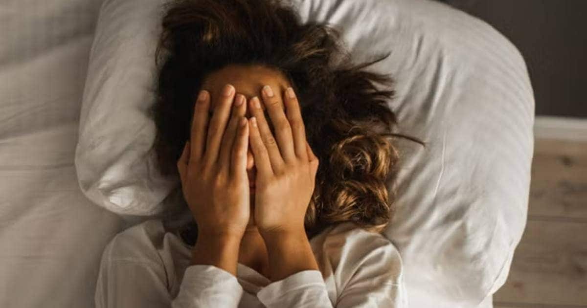 बार-बार आते हैं डरावने सपने? उड़ गई है रातों की नींद? ज्योतिष के ये 2 अचूक उपाय दिलाएंगे चैन की गहरी नींद