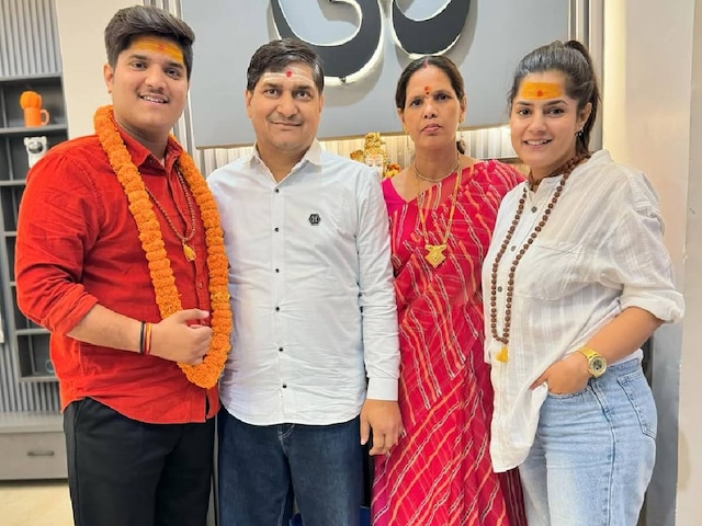 क्या करती हैं बिग बॉस 19 के मृदुल तिवारी की बहन? भाई से नहीं जरा भी कम क्या करती हैं बिग बॉस 19 के मृदुल तिवारी की बहन? भाई से नहीं जरा भी कम