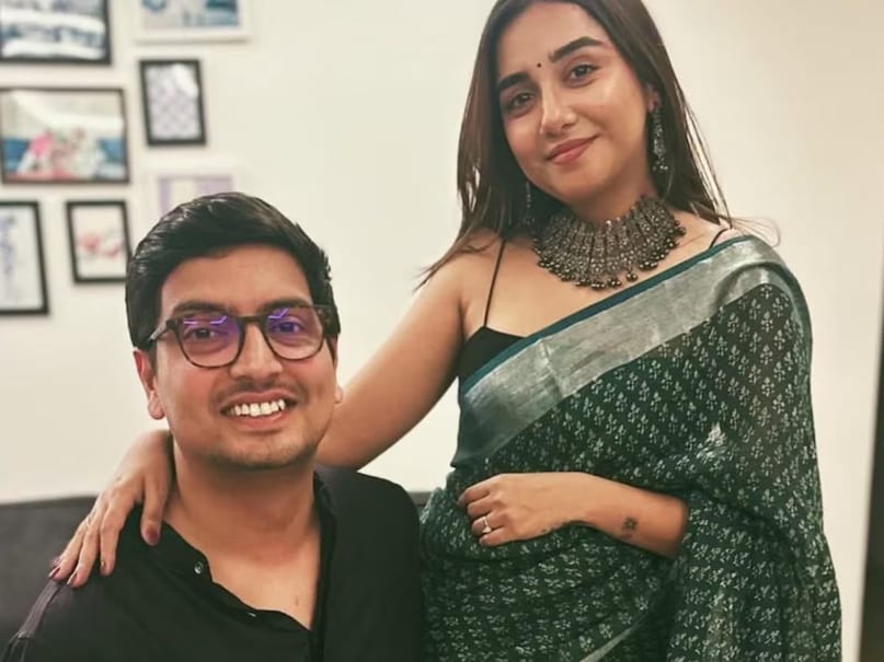 Karwa Chauth 2025, Darshan Raval and Dharal Surelia, Prajakta Koli and Vrishank Khanal, Avika Gor and Milind Chandwani, Pratik Smita and Priya Banerjee, Anuv Jain and Hridhi Narang, Dev Joshi and Aarti, Aadar Jain and Alekha Advani, करवा चौथ 2025, दर्शन रावल और धारल सुरेलिया, प्राजक्ता कोली और वृषांक खनाल, अविका गौर और मिलिंद चंदवानी, प्रतीक स्मीता और प्रिया बनर्जी, अनुव जैन और हृदि नारंग, देव जोशी और आरती, आदर जैन और अलेखा आडवाणी