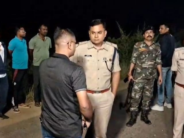 रांची की रातु पुलिस को लोकेशन मिली, देर रात को घेराबंदी की और फिर एनकाउंटर रांची की रातु पुलिस को लोकेशन मिली, देर रात को घेराबंदी की और फिर एनकाउंटर