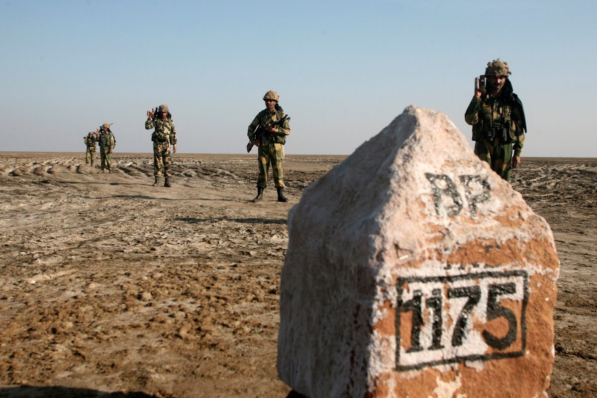 सर क्रीक विवाद क्या है पाकिस्तान 1914 का नक्शा पकड़े बैठा 1925 का सच भूल गया