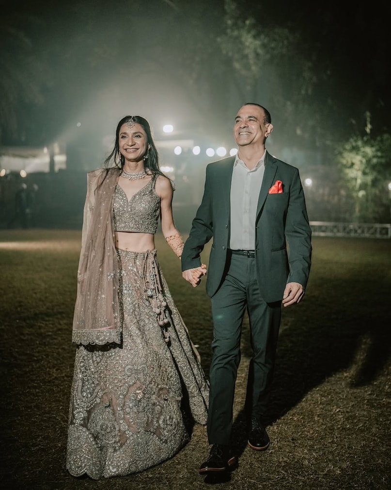 The Bads of Bollywood, Manish Chaudhari, Shruti Mishra, Manish Chaudhari-Shruti Mishra love story, Manish Chaudhari wife age gap, Manish Chaudhari shruti mishra relationship, Bollywood celebrity marriage, unconventional love story, द बैड्स ऑफ बॉलीवुड, मनीष चौधरी, आर्यन खान, श्रुति मिश्रा