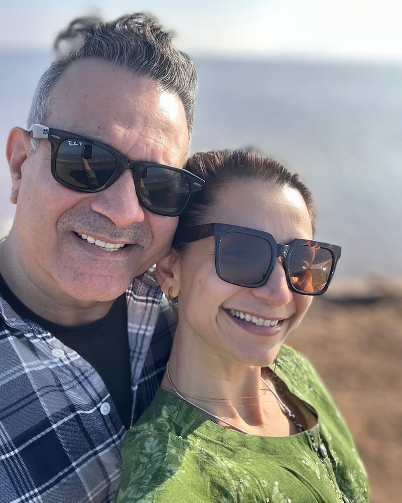 The Bads of Bollywood, Manish Chaudhari, Shruti Mishra, Manish Chaudhari-Shruti Mishra love story, Manish Chaudhari wife age gap, Manish Chaudhari shruti mishra relationship, Bollywood celebrity marriage, unconventional love story, द बैड्स ऑफ बॉलीवुड, मनीष चौधरी, आर्यन खान, श्रुति मिश्रा