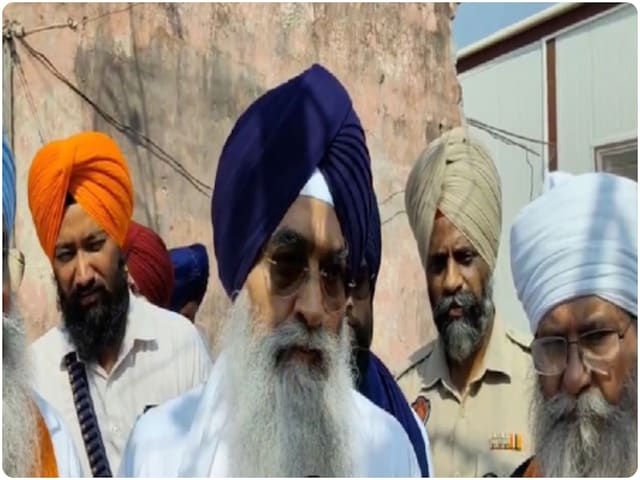सिर ढकने के लिए रूमाल खरीदने में पैसे की बर्बादी न करें, किसने की यह अपील? सिर ढकने के लिए रूमाल खरीदने में पैसे की बर्बादी न करें, किसने की यह अपील?