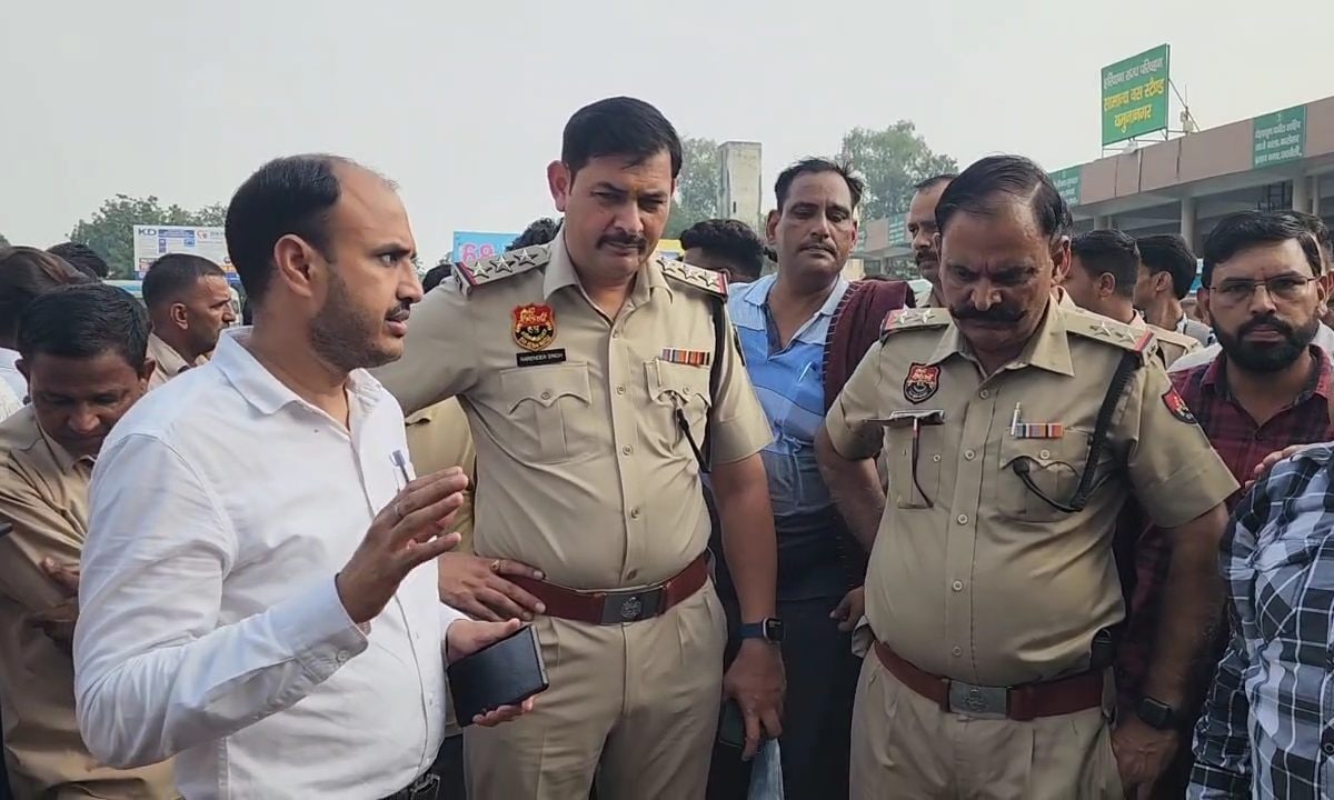 हरियाणा रोडवेज की बस के कंडक्टर को महिला पुलिस कर्मचारी ने जड़ा थप्पड़